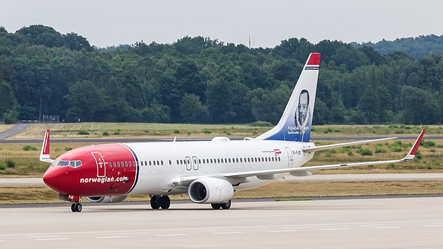 Molde, Turbulent landing, evacuation challenges highlighted gaps, several passengers appeared visibly distressed, passengers