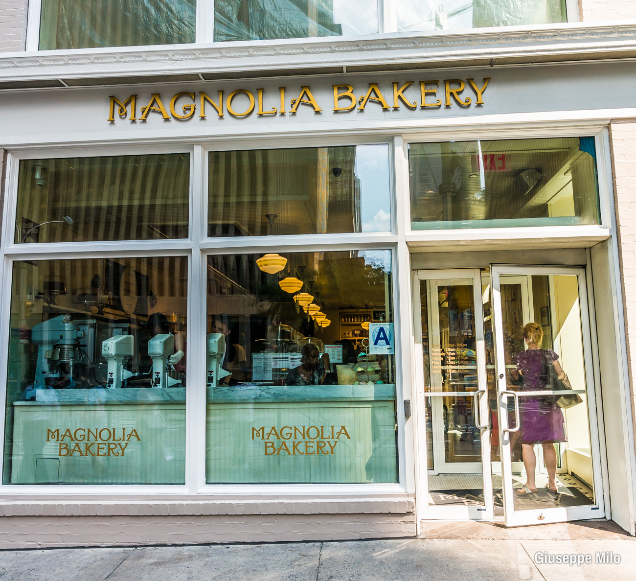 An image of the Magnolia bakery in New York