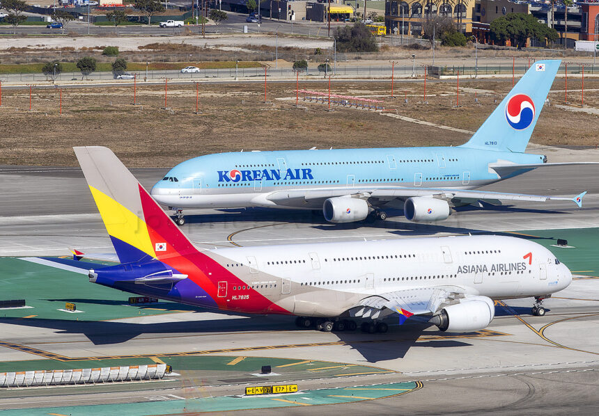 An image of Korean Air and Asiana Air side-by-side