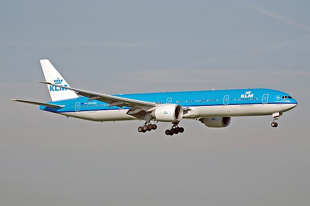 KLM 777, precautionary U-turn, Amsterdam, led to a precautionary U-turn, shortly after crossing the Atlantic Ocean