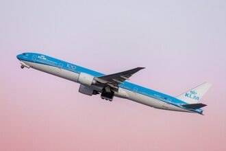 KLM 777, precautionary U-turn, Amsterdam, led to a precautionary U-turn, shortly after crossing the Atlantic Ocean