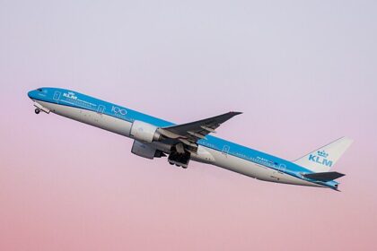 KLM 777, precautionary U-turn, Amsterdam, led to a precautionary U-turn, shortly after crossing the Atlantic Ocean