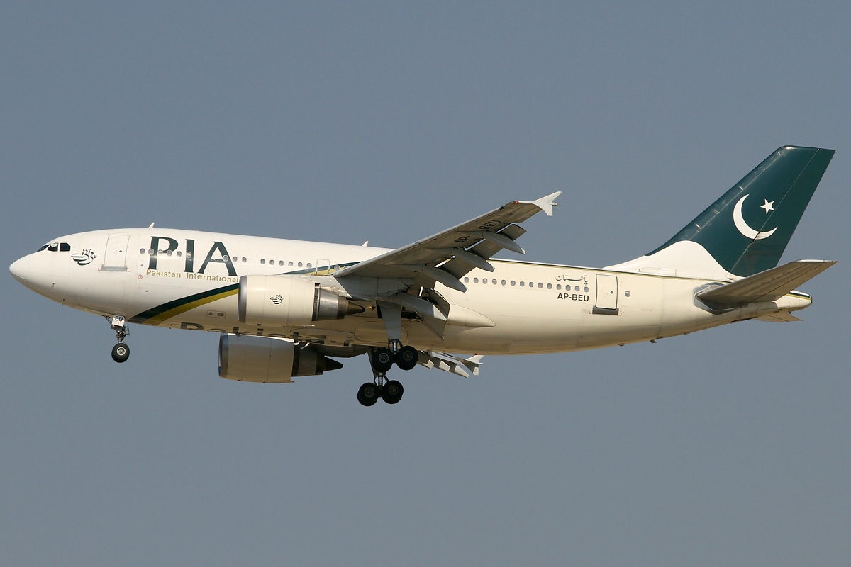A Pakistan International Airlines Airbus A310-308 in flight. 