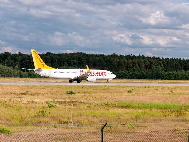 Pegasus Airlines, Strategic Expansion and Sustainability, the largest aircraft acquisition, Turkish, milestone order