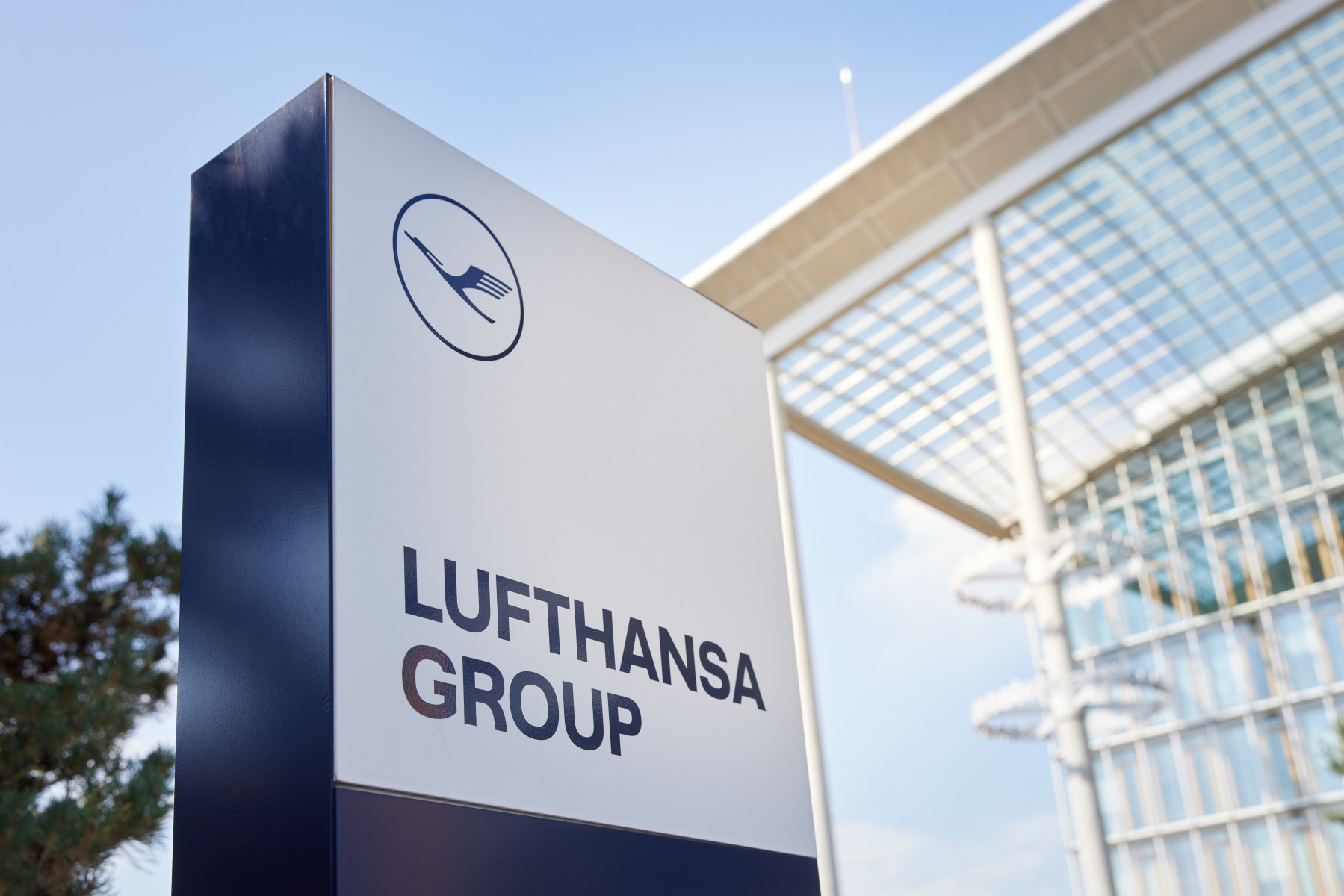 Image of entrance sign to Lufthansa's offices