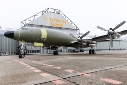 The Lockheed L-1649A Super Star at the hangar in Hamburg.