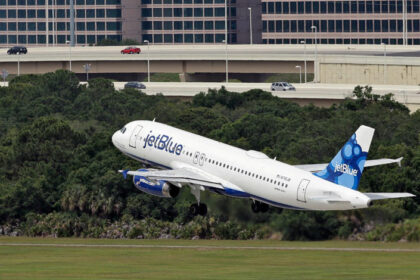 A JetBlue Airbus A320 Taking Off