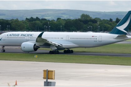 Cathay_Pacific_A350-900 on the runway