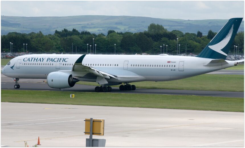 Cathay_Pacific_A350-900 on the runway