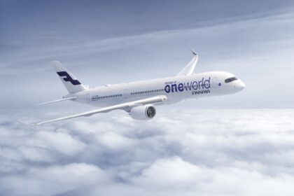Finnair_A350_Daylight_back_front_ONEWORLD