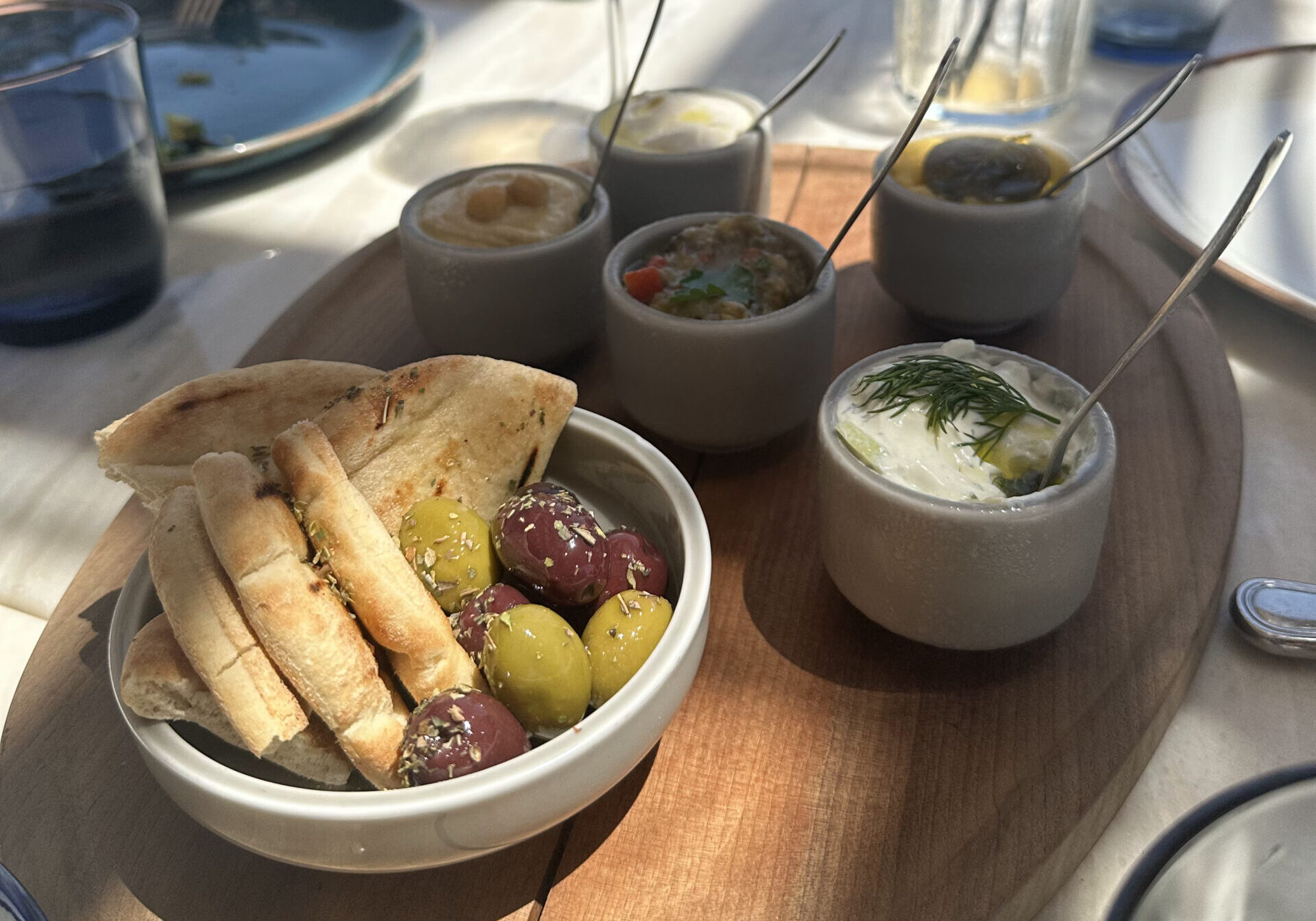Kalamata Olives and Traditional Greek Pita with dips © Christian Thevathasan 