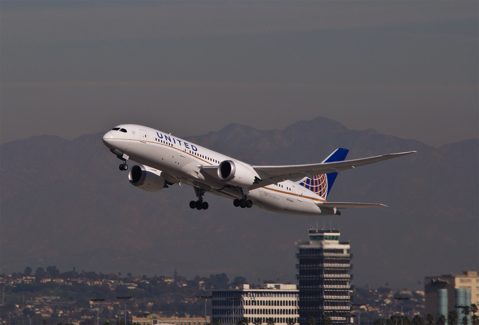 United Airlines Boeing 787-8 © Scarlet Sappho