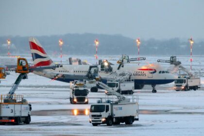 Staff at Manchester airport applying de-icer to aircrafts