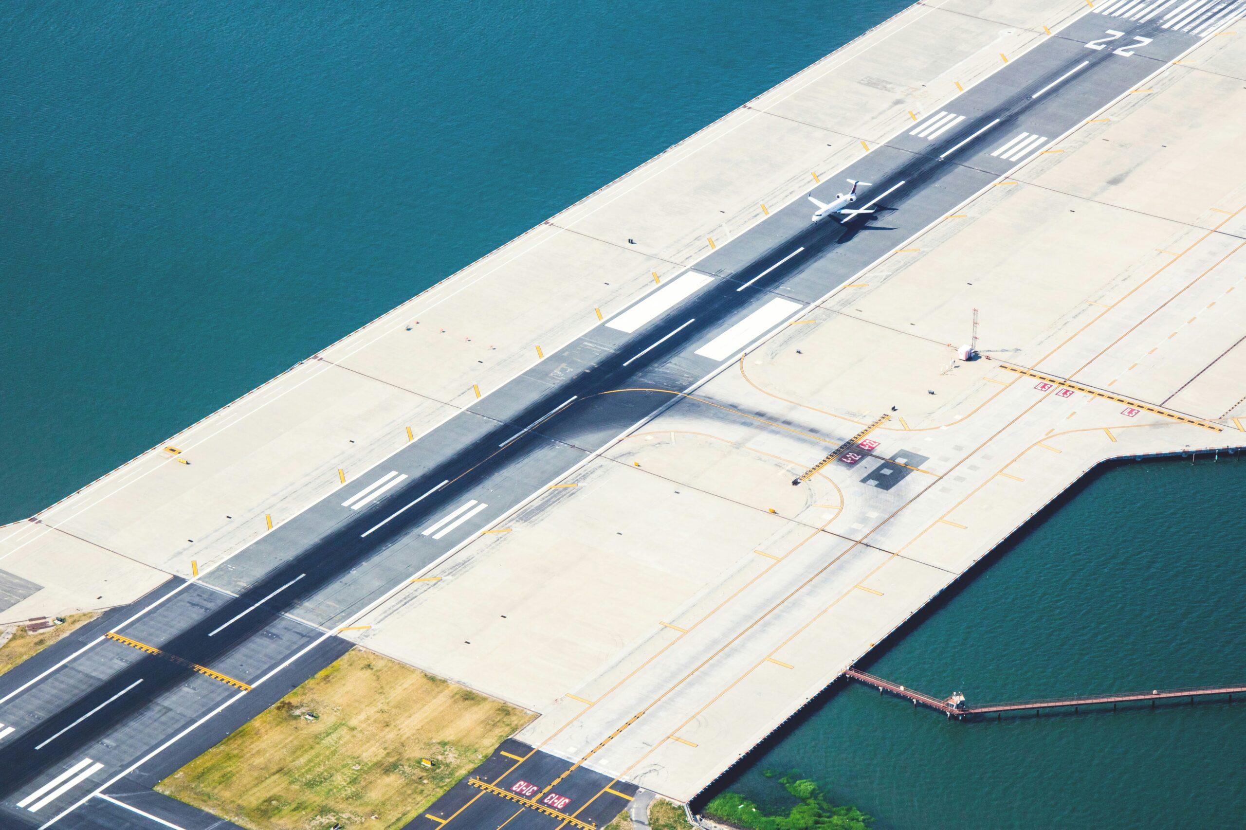 Flight from Toronto to New York set to increase with new LaGuardia connection.