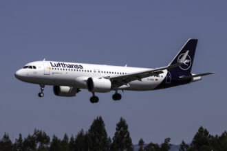 Lufthansa Airbus A320neo landing at Santiago de Compostela airport.