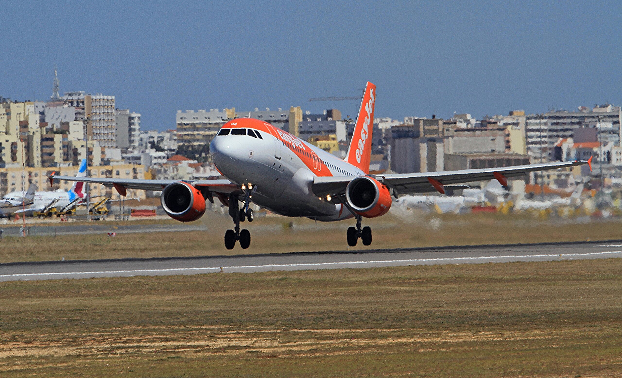 A319 EasyJet © Rob Hodgkins