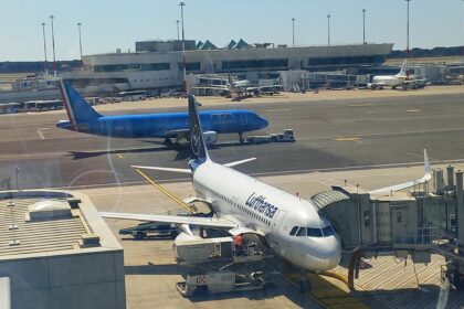 ITA Airways and Lufthansa Airlines in the same frame in Fiumicino Airport