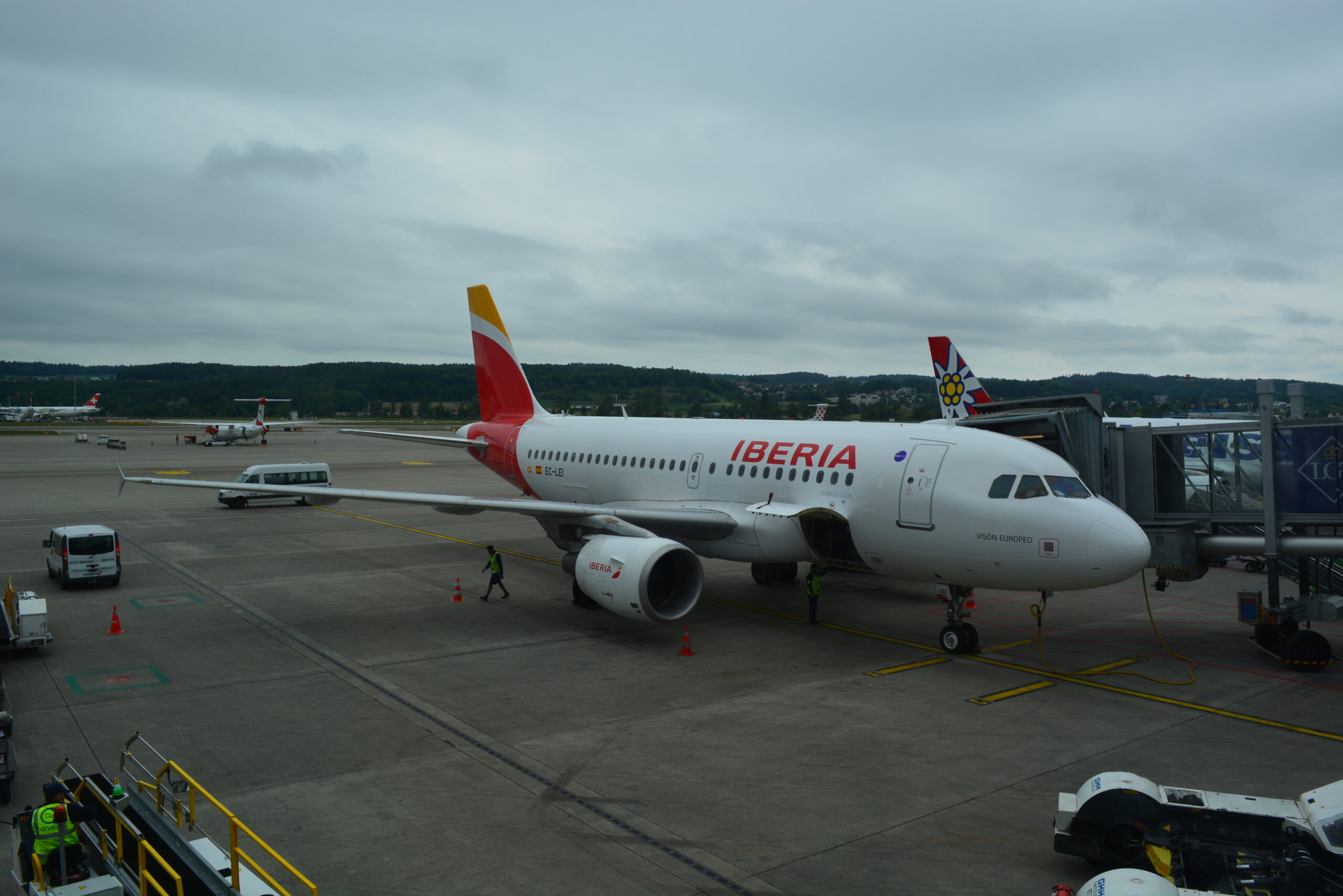 Iberia Airbus A319-111 EC-LEI at Zurich International Airport on 13 May 2018
