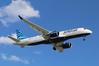JetBlue A220-300 arriving at Boston
