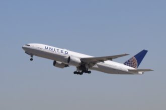 A United Airlines 777-200 departing Los Angeles for Honolulu