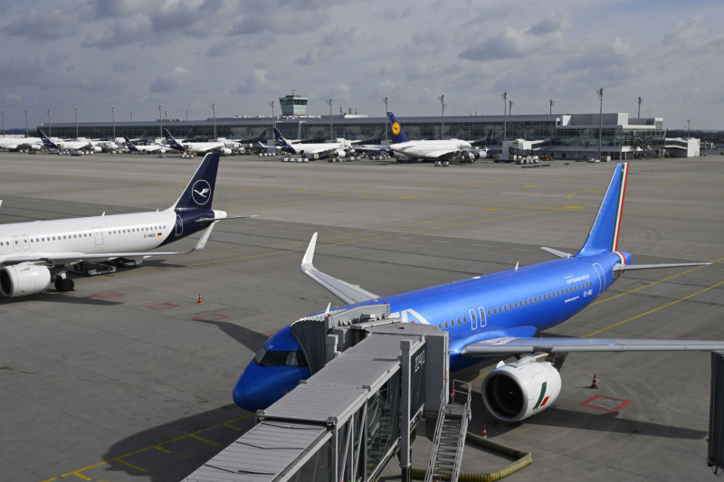 ITA Airways and Lufthansa Airlines planes.