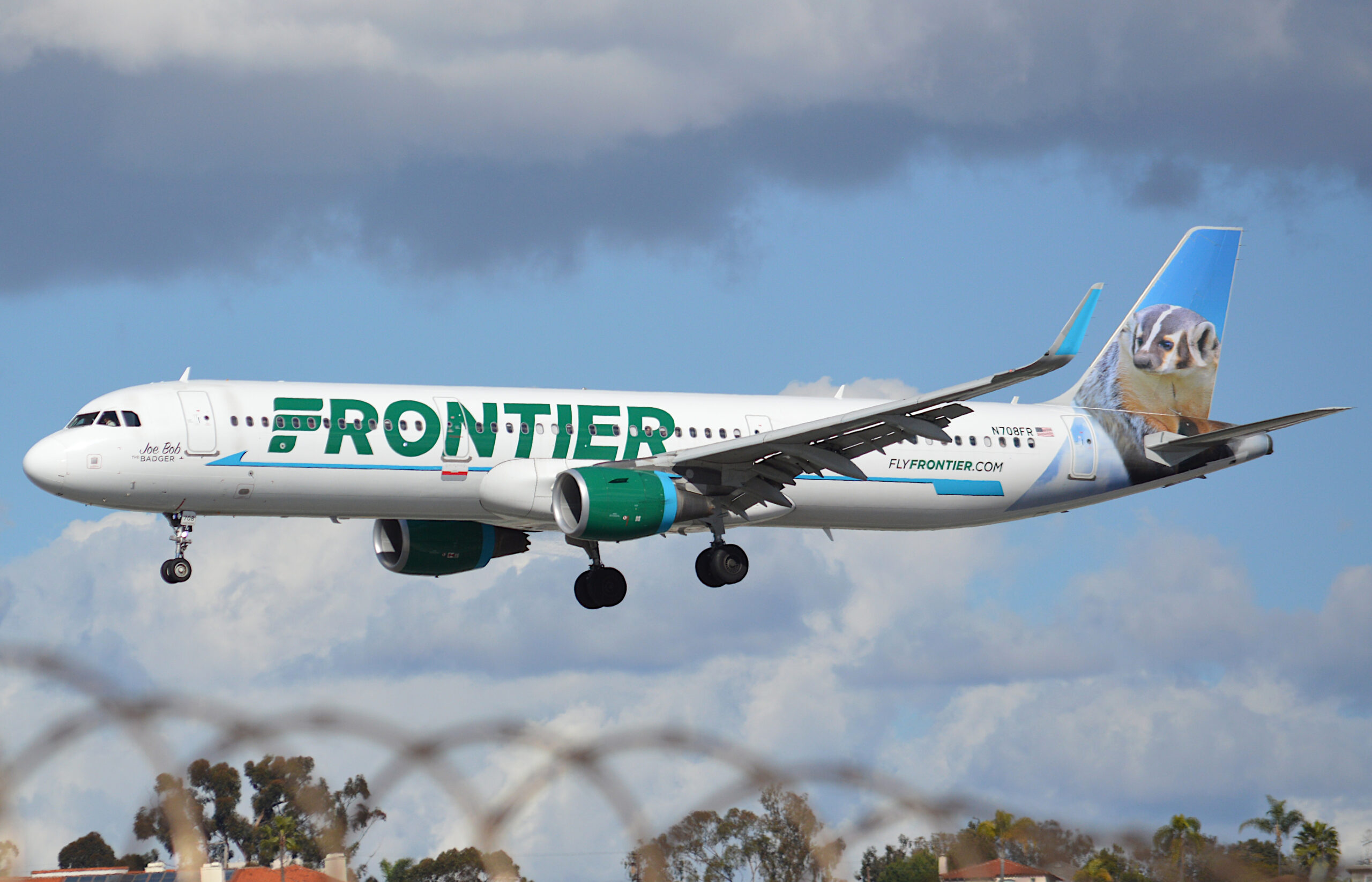 Frontier Airlines A321ceo N708FR "Joe Bob the Badger" landing on runway 27, San Diego International Airport, February 18, 2019.