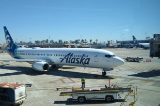Alaska Airlines Boeing 737-900ER arrives in San Diego