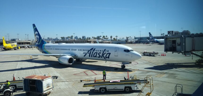 Alaska Airlines Boeing 737-900ER arrives in San Diego