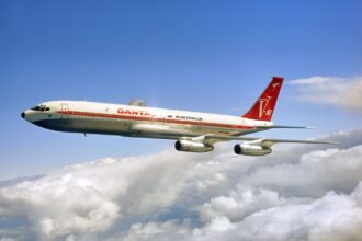 Qantas Boeing 747-338 ‘City of Geelong’