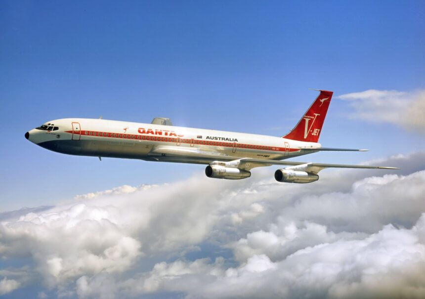 Qantas Boeing 747-338 ‘City of Geelong’