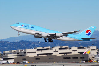 A Korean Air Boeing 747-400 taking off from Los Angeles International Airport (LAX)