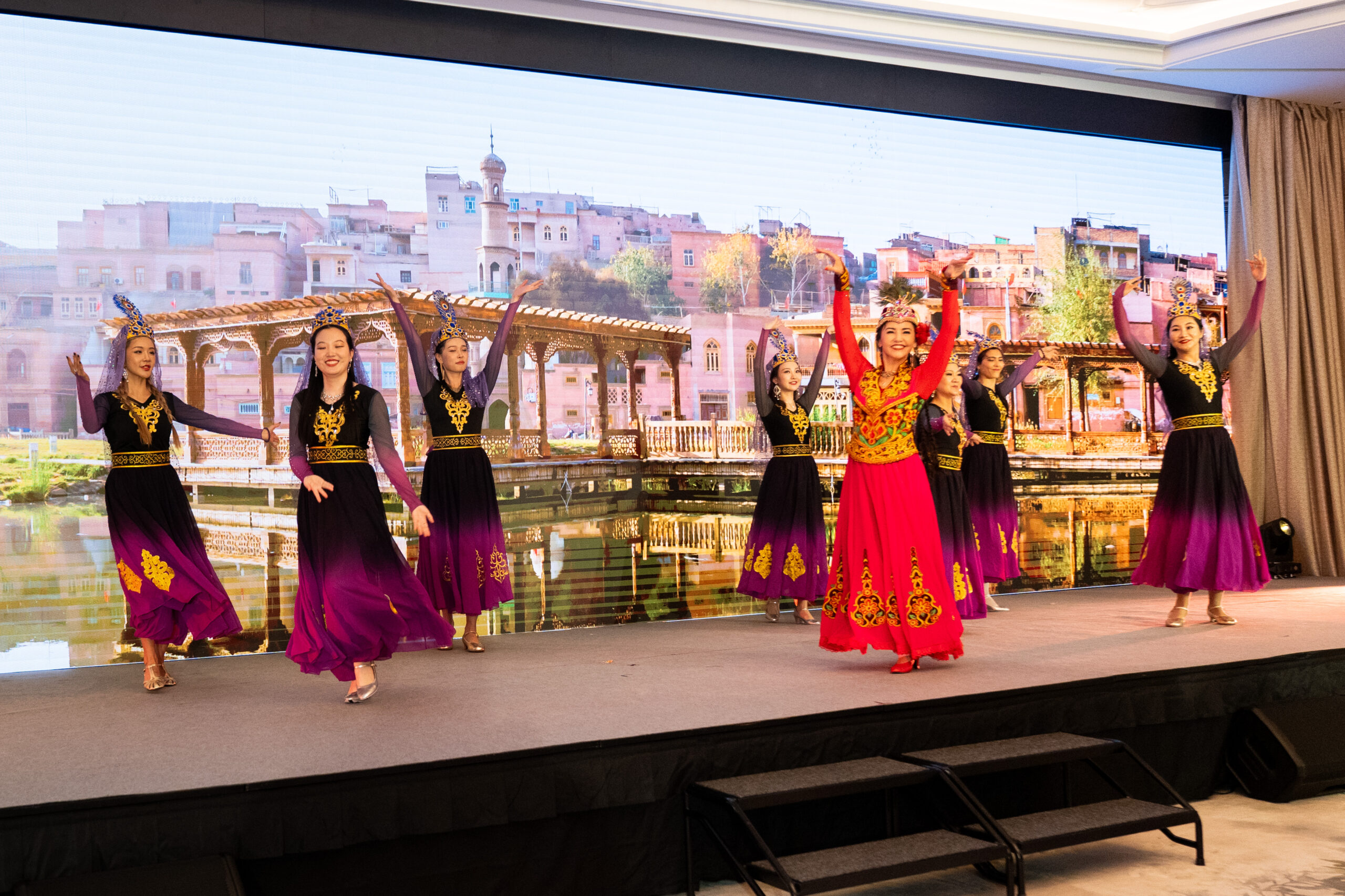 Guests were treated to a Xinjiang-style dance performance during the reception to celebrate the upcoming route launch.