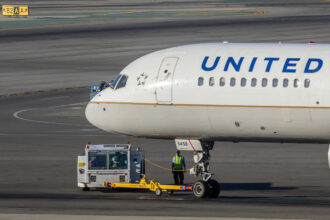 United Airlines - N558UA - Boeing 757-222 - San Francisco International Airport with a pushback tractor