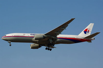 A Malaysian Airlines Boeing 777 mid-flight.