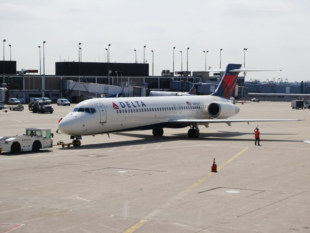 Delta N998AT Boeing 717-2BD aircraft at Chicago Airport