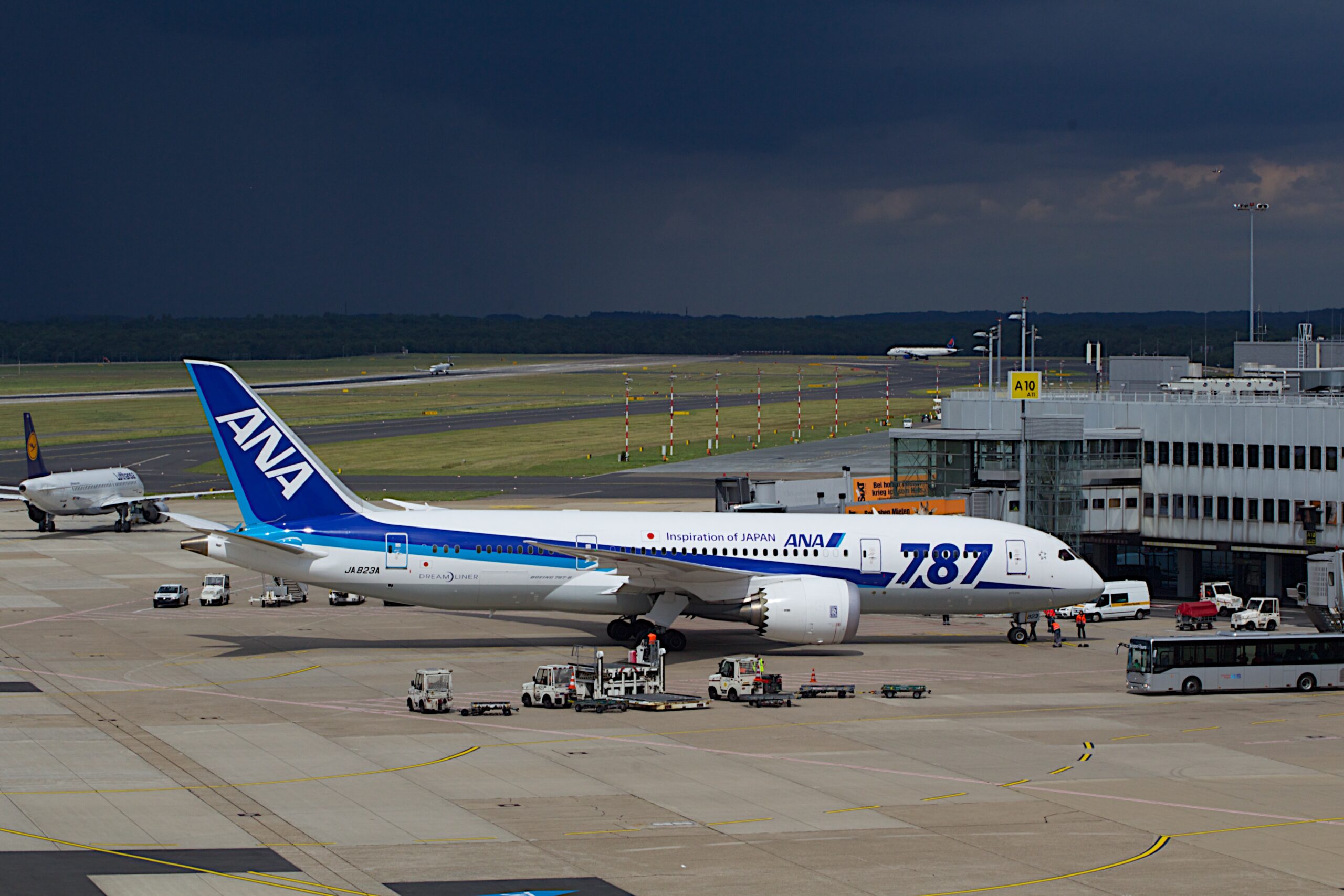 An image of an All Nippon Airways Boeing 787 at Dusseldorf Airport.