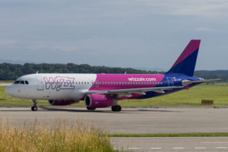 An image of a Wizz Air Airbus A320-232.