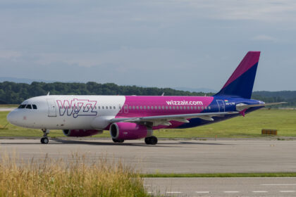 An image of a Wizz Air Airbus A320-232.