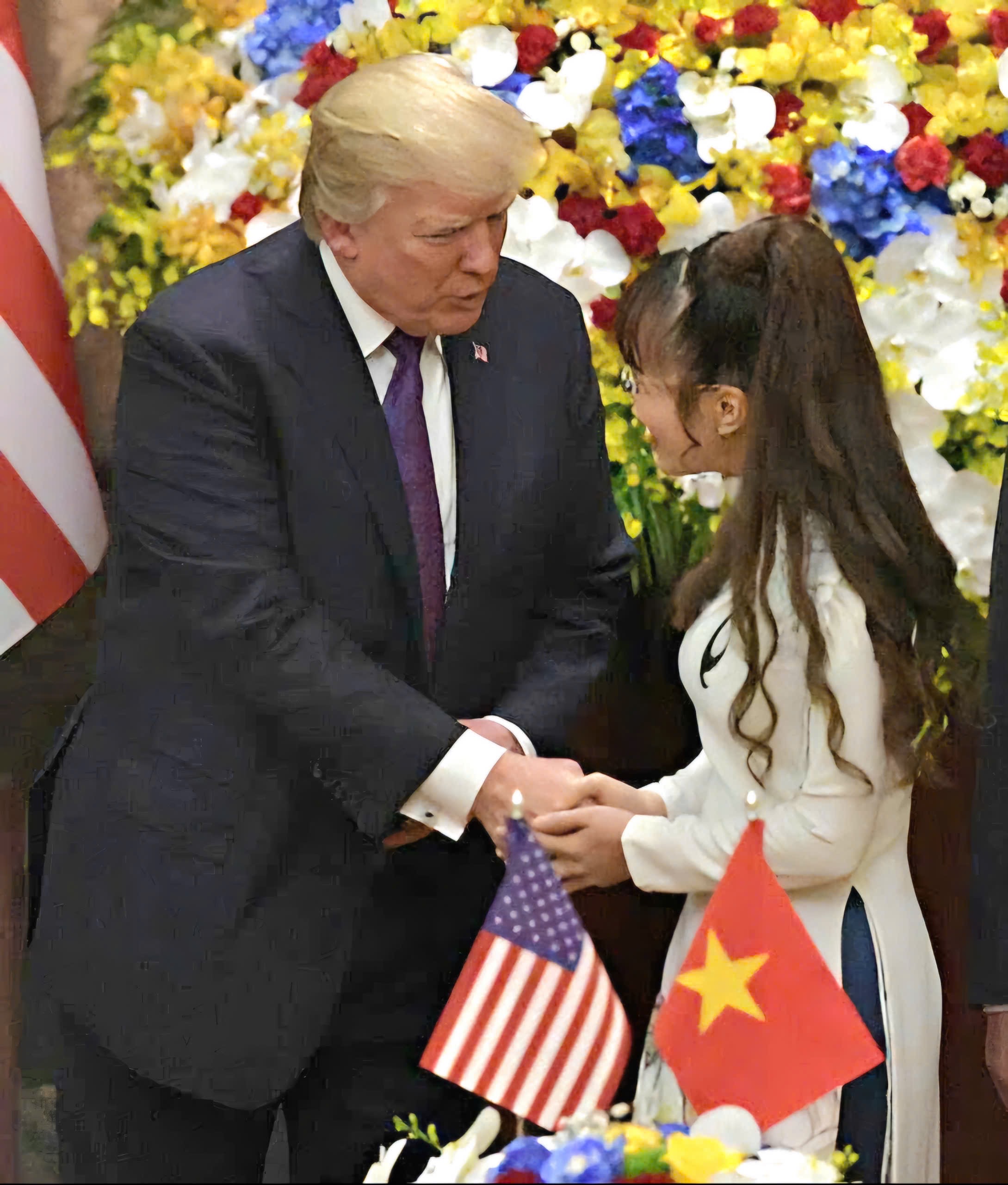 Dr Nguyen Thi Phuong Thao and U.S. President Donald Trump in 2017