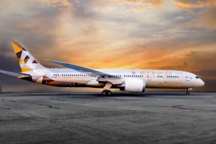 An Etihad-operated Boeing 787 dreamliner on the runway.