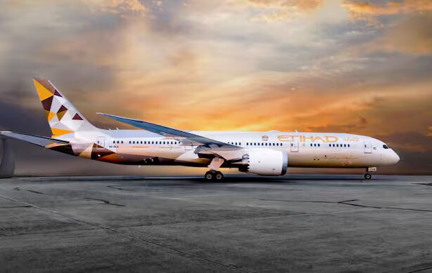 An Etihad-operated Boeing 787 dreamliner on the runway.