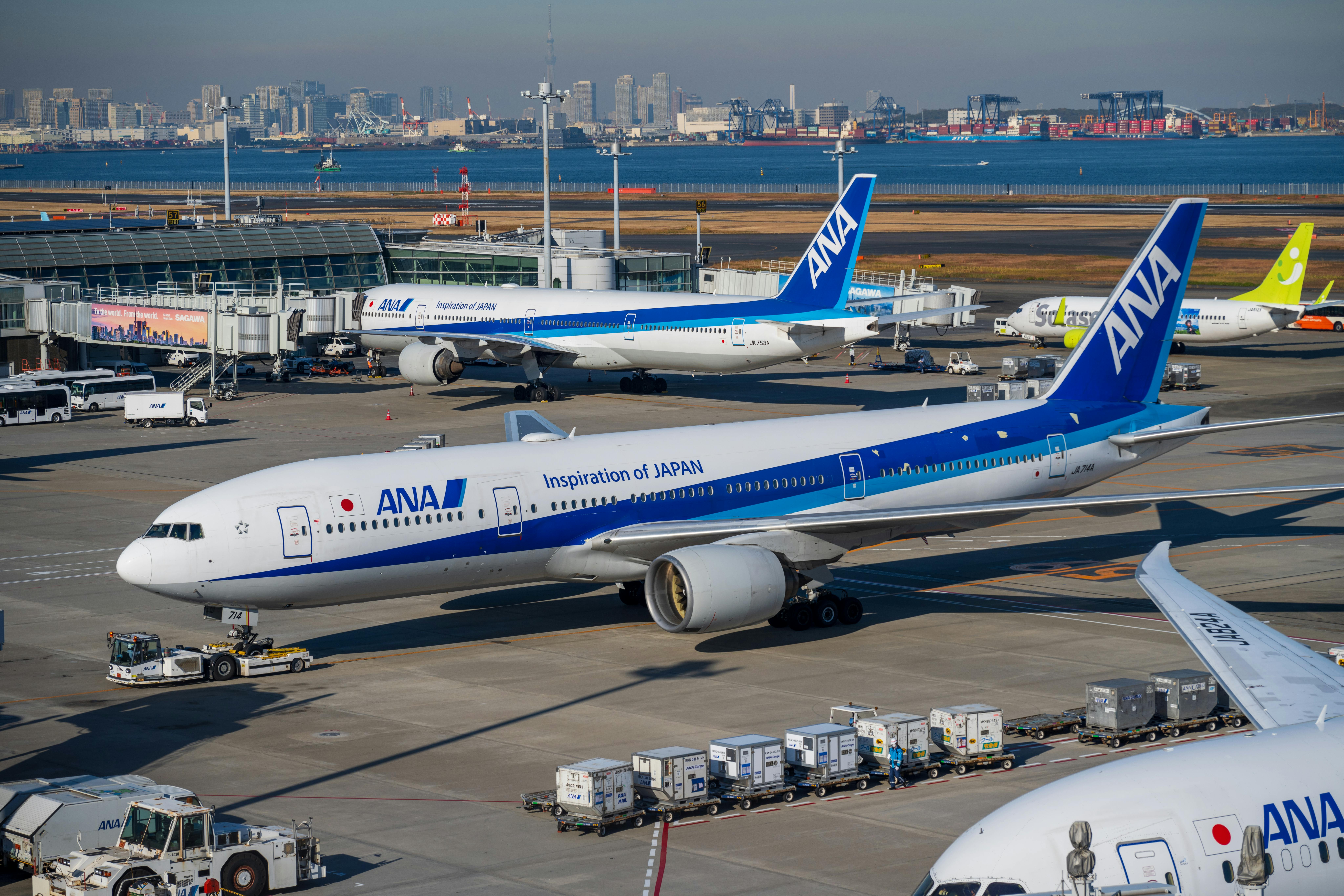 An image of an All Nippon Airways Boeing 777 at Tokyo Haneda Airport.