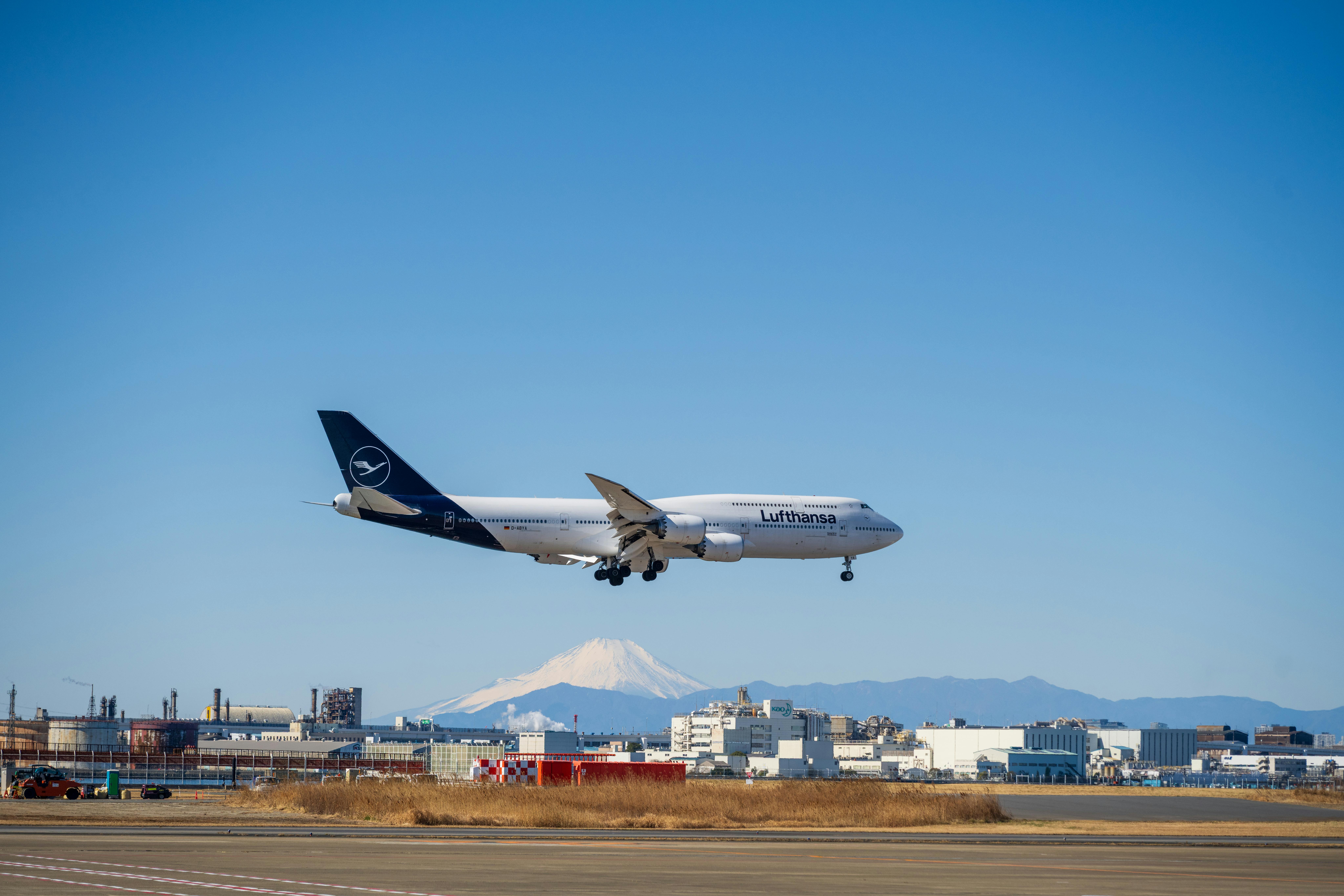 Aircraft mid-air