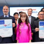 Vietjet and Airbus officials sign the MoU at the Paris Air Show 2025