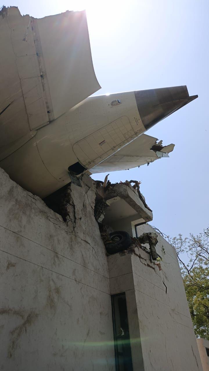 Boeing 787 crashed into a building in Ahmedabad , India