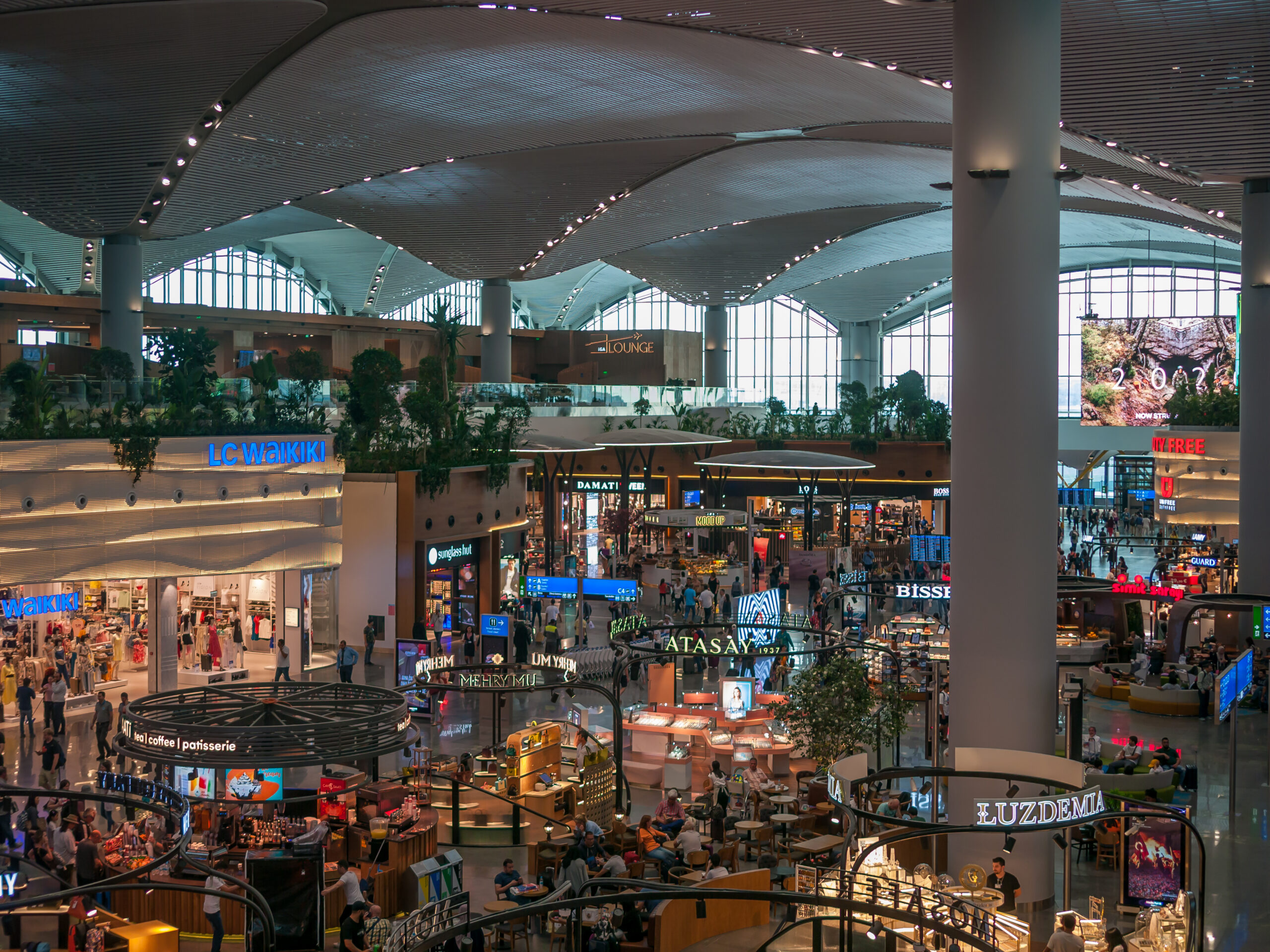 An image of the Duty free area at Istanbul Airport seen from the vestibule