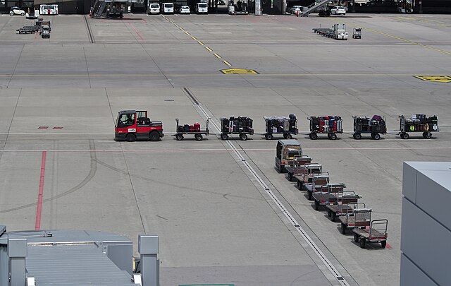 Luggage transport at Zurich Airport 