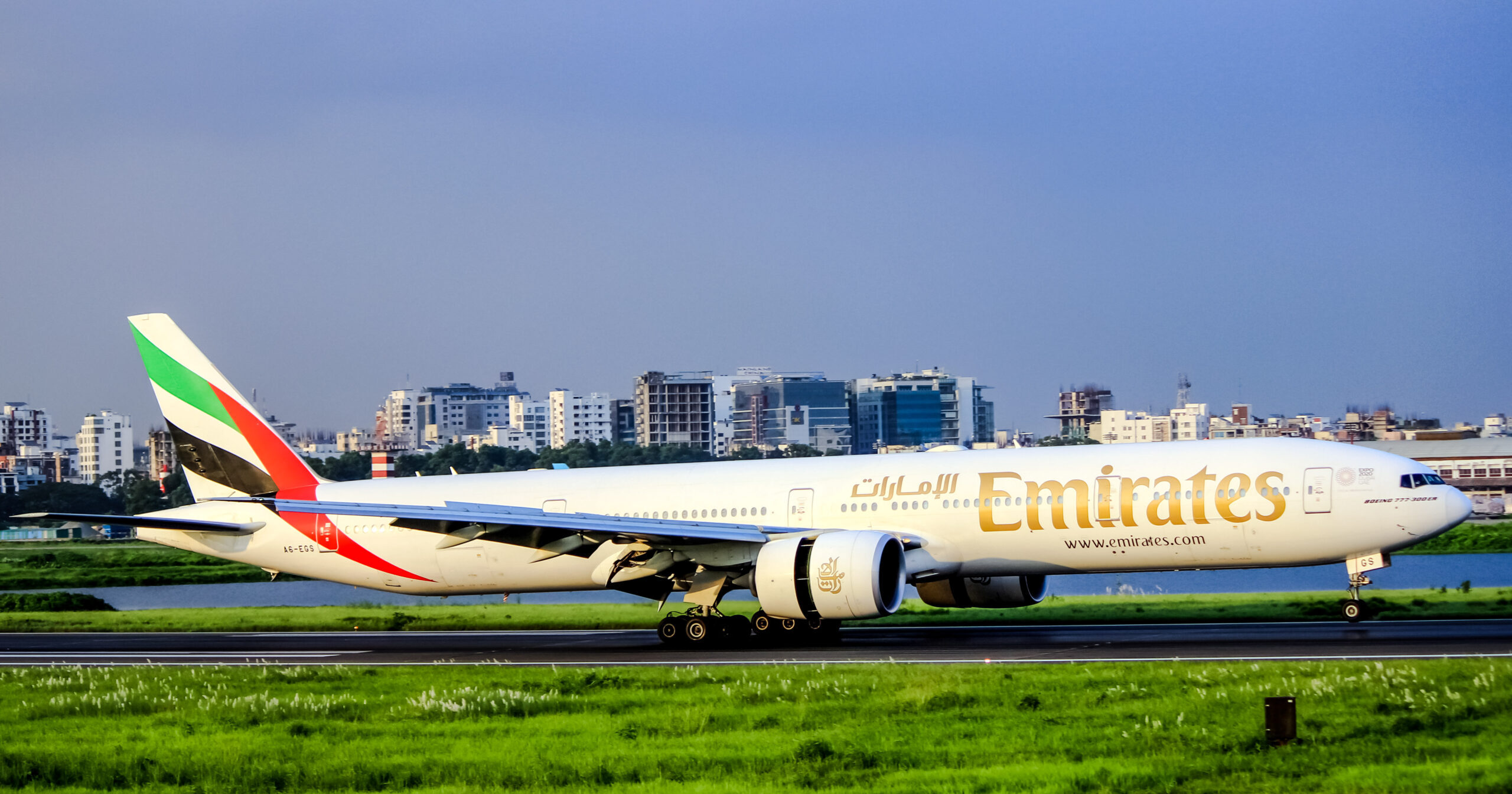 An Emirates Boeing 777 landing