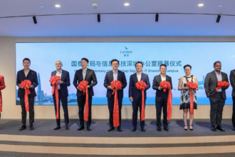 Cathay Group Chief Executive Officer Ronald Lam (fifth from left), Cathay Director Chinese Mainland Arnold Cheng (fifth from right), Cathay Director Digital and IT Lawrence Fong (fourth from left), Cathay General Manager Chinese Mainland Commercial and Operations Martin Xu (fourth from right), Cathay General Manager IT Solutions Annie Ling (third from right), Cathay General Manager IT Infrastructure and Security Rajeev Nair (second from right), Cathay General Manager Digital Ventures Navin Chellaram (third from left) and Cathay General Manager Digital Aldric Chau (second from left) marked the opening of Cathay's new Shenzhen IT office with a ribbon-cutting ceremony.