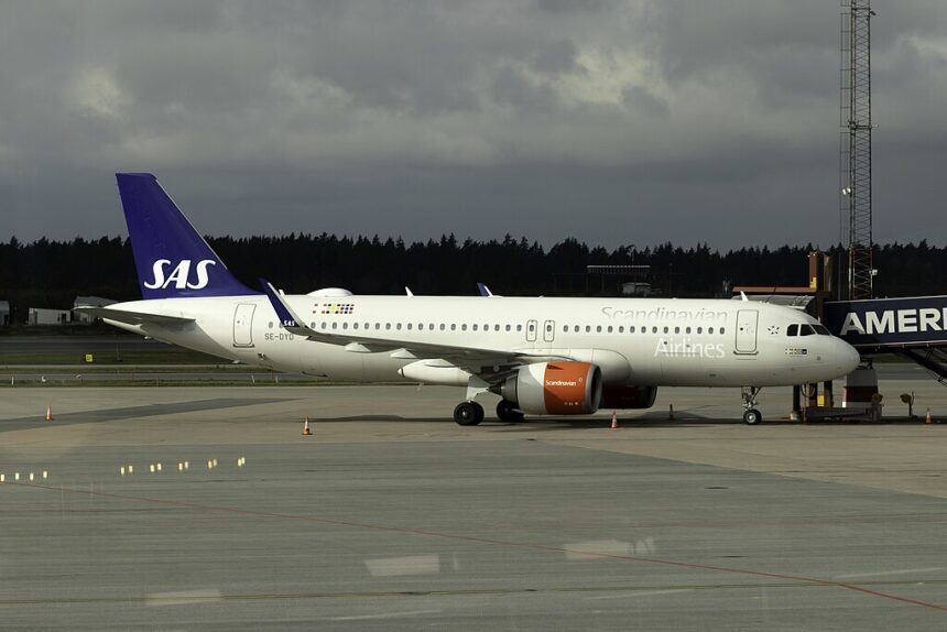 A SAS Airbus A320neo.